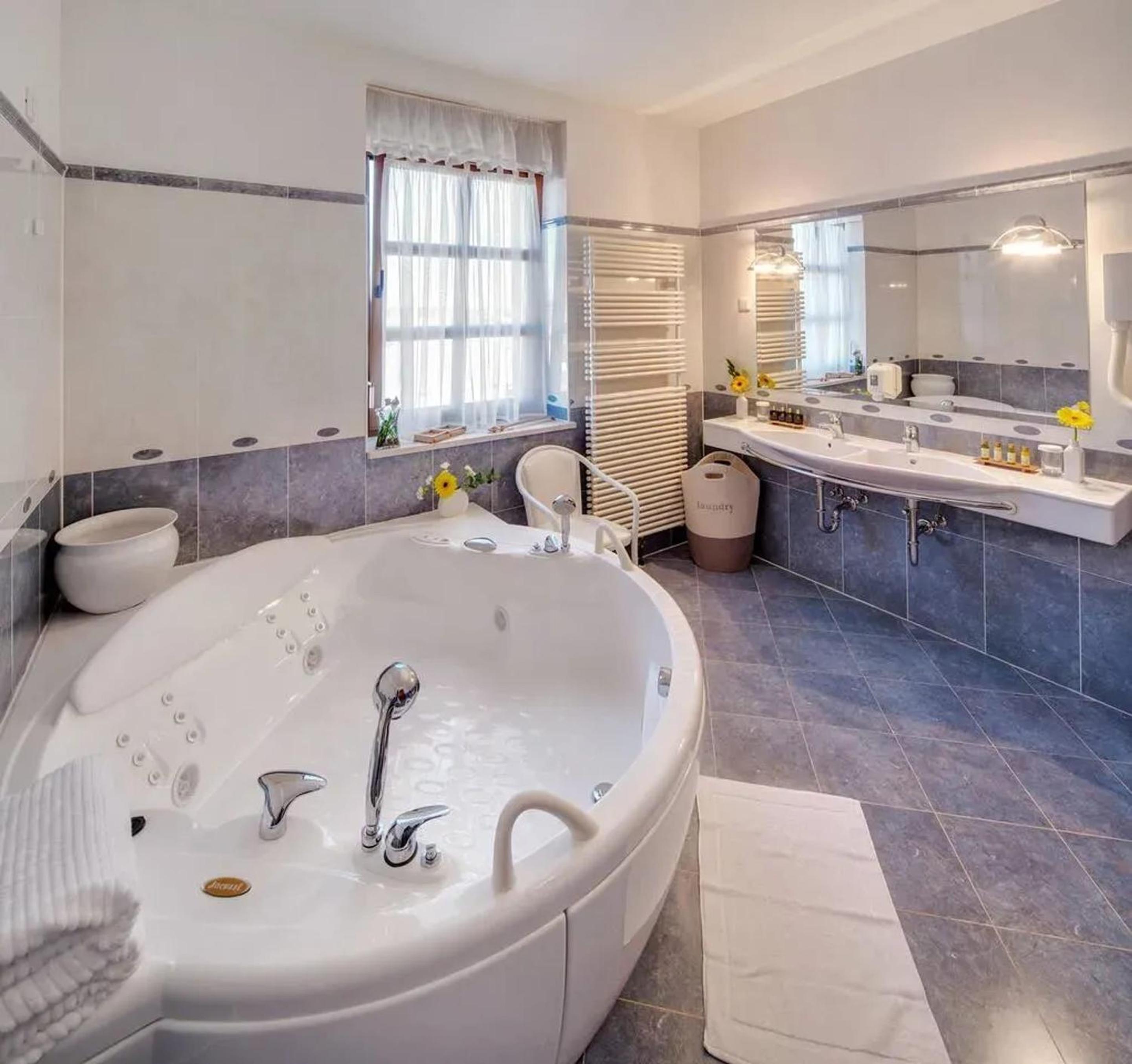 Villa with Jacuzzi on the Pula Riviera