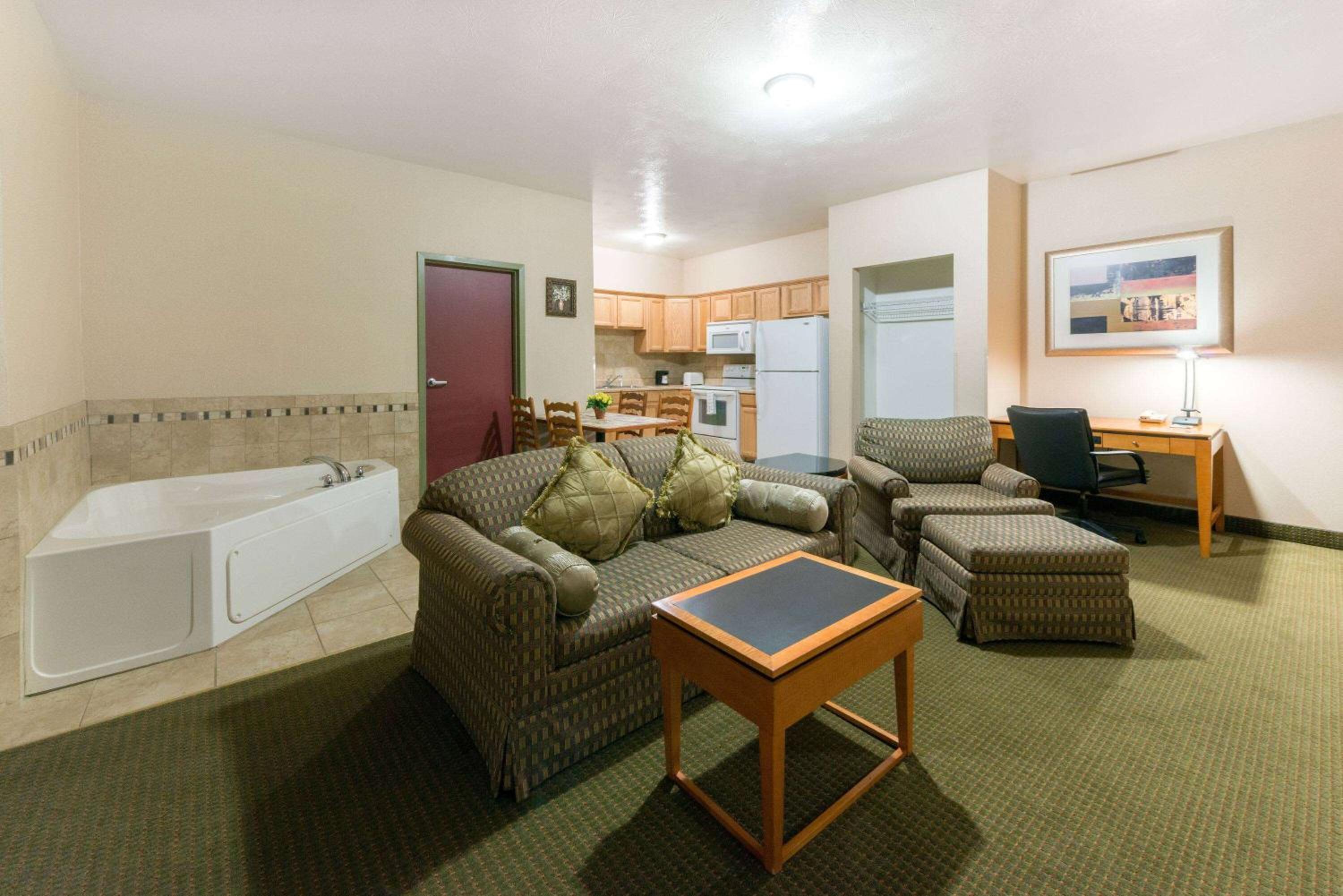 Luray Vacations - Days Inn by Wyndham Luray Shenandoah - Property Image 9
