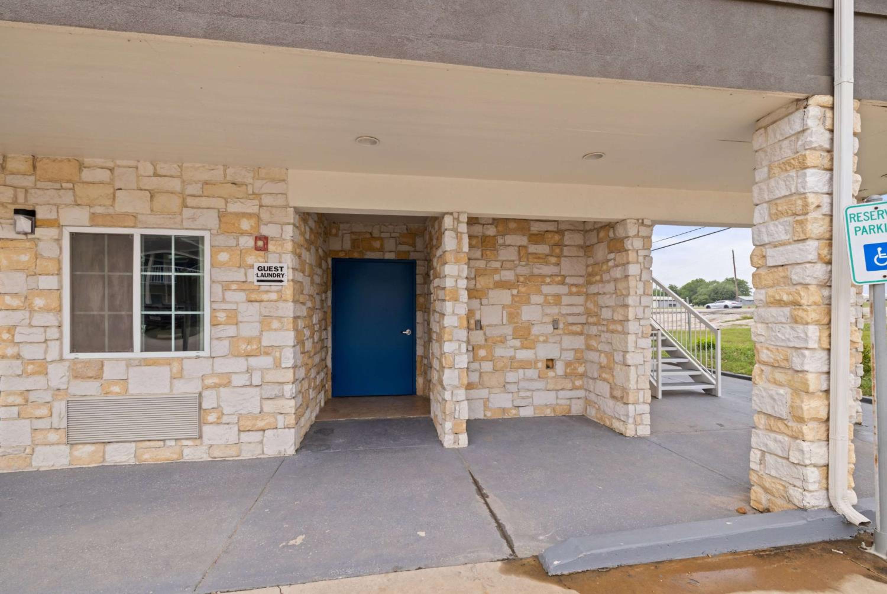 Days Inn by Wyndham Kenedy Karnes City, Photo 22