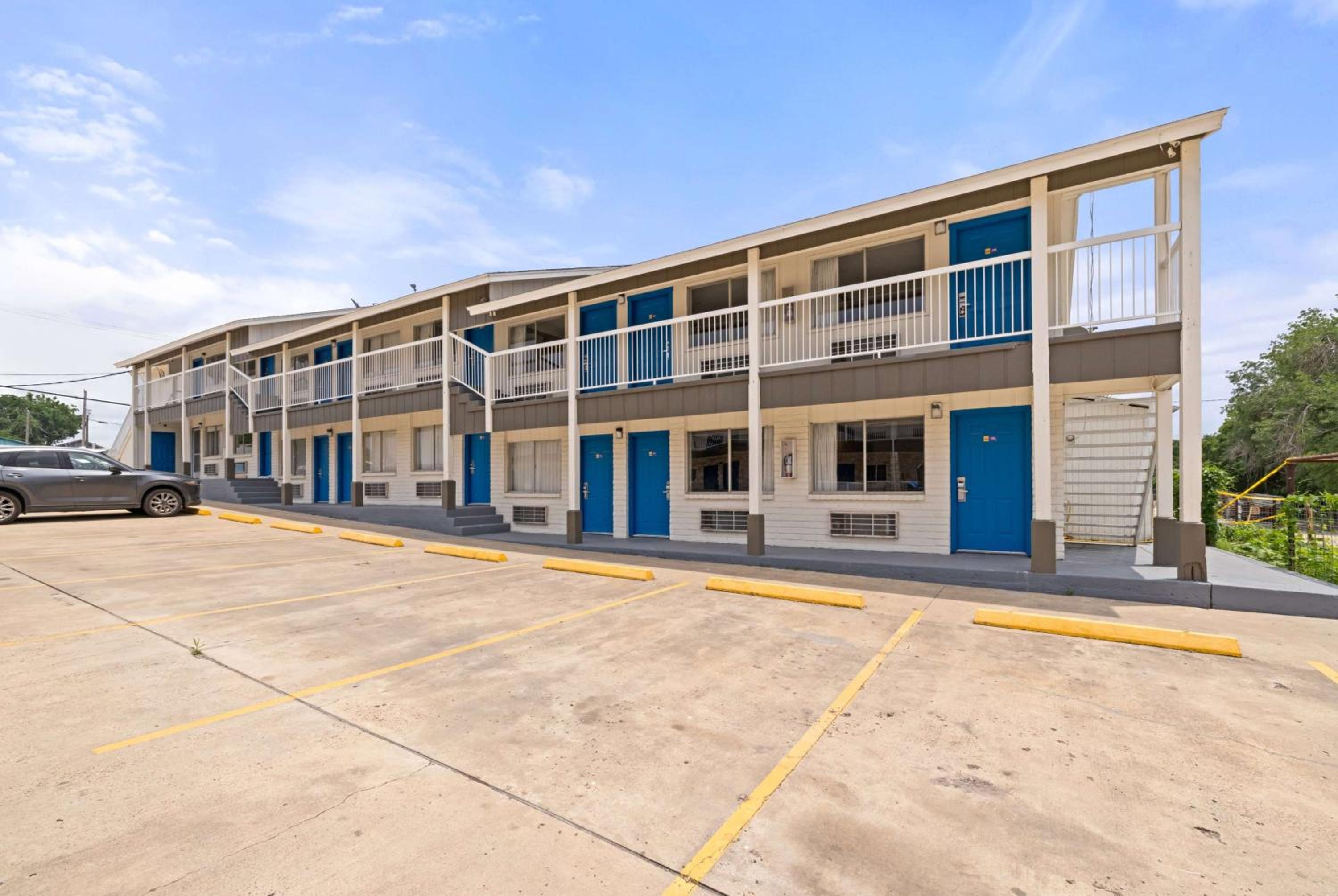 Days Inn by Wyndham Kenedy Karnes City, Photo 23