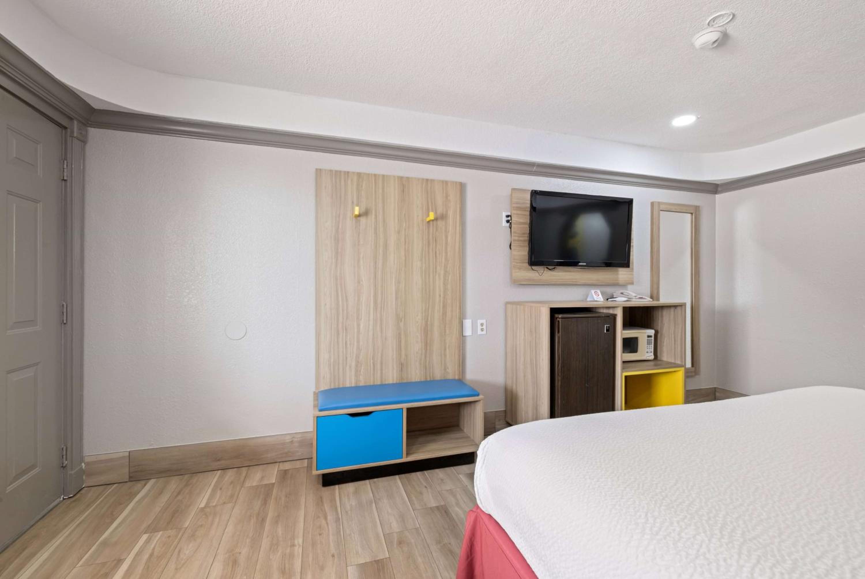 Days Inn by Wyndham Kenedy Karnes City, Photo 24