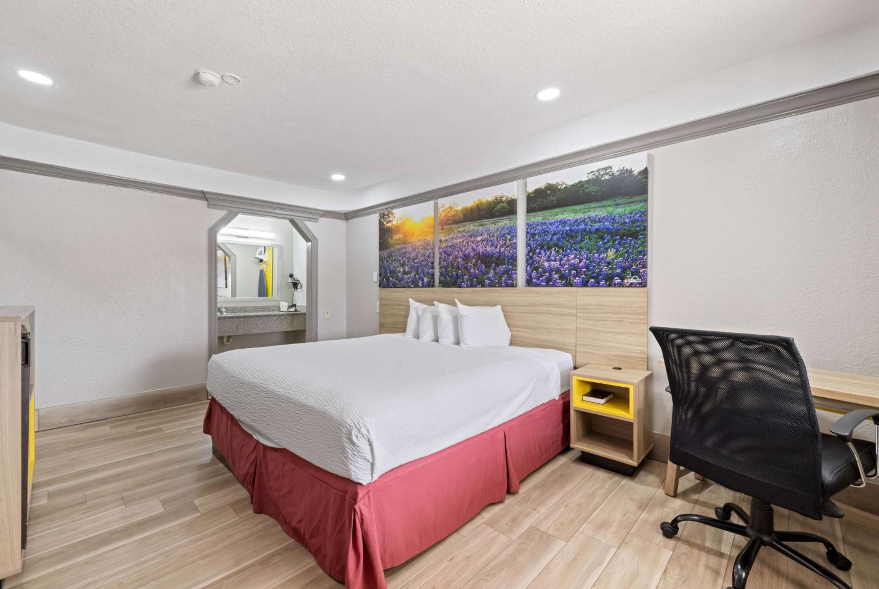 Days Inn by Wyndham Kenedy Karnes City, Photo 25
