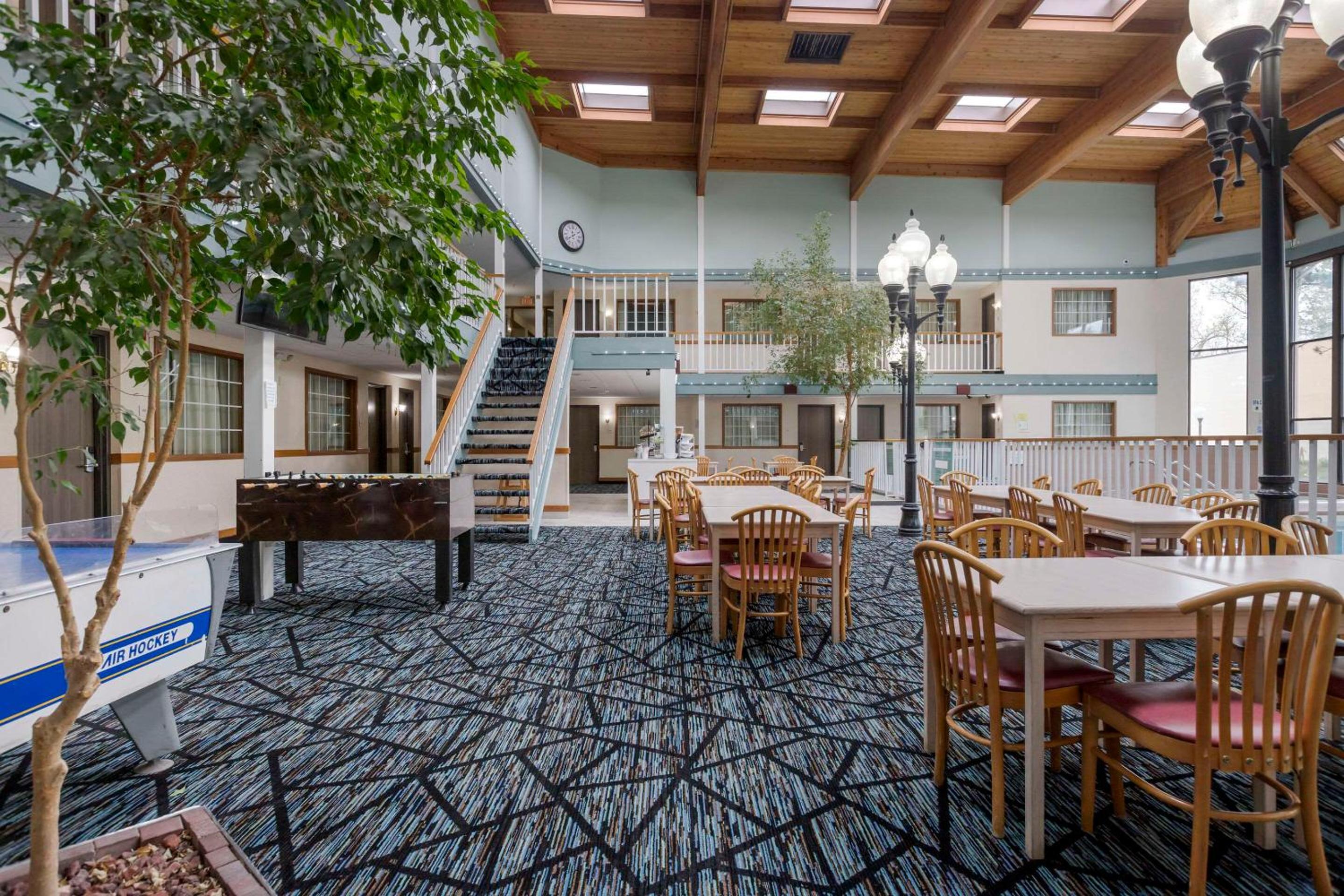 Rodeway Inn Grandville - Grand Rapids view 4