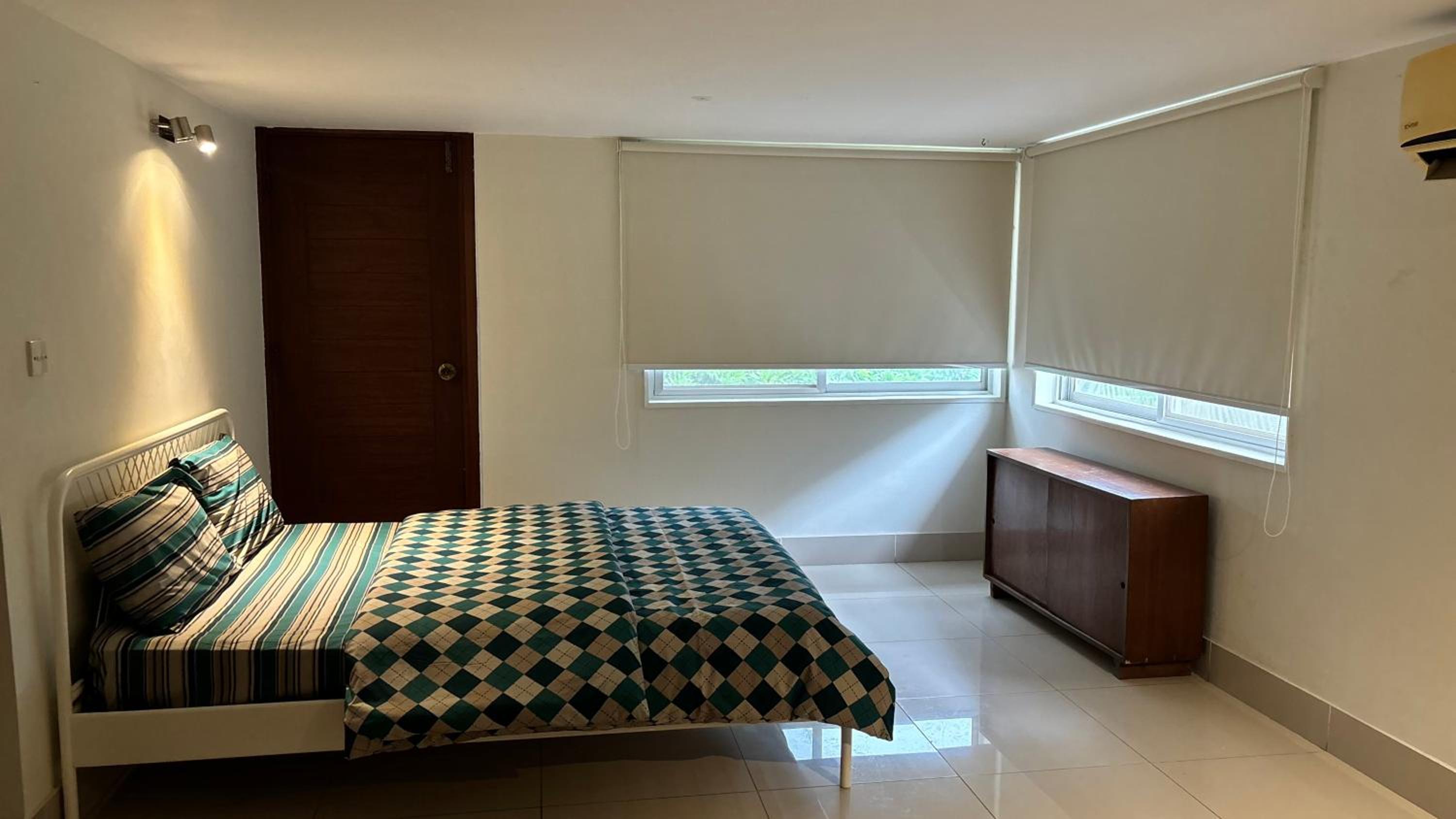 Contemporary 3BR Home DHA, KHI view 3