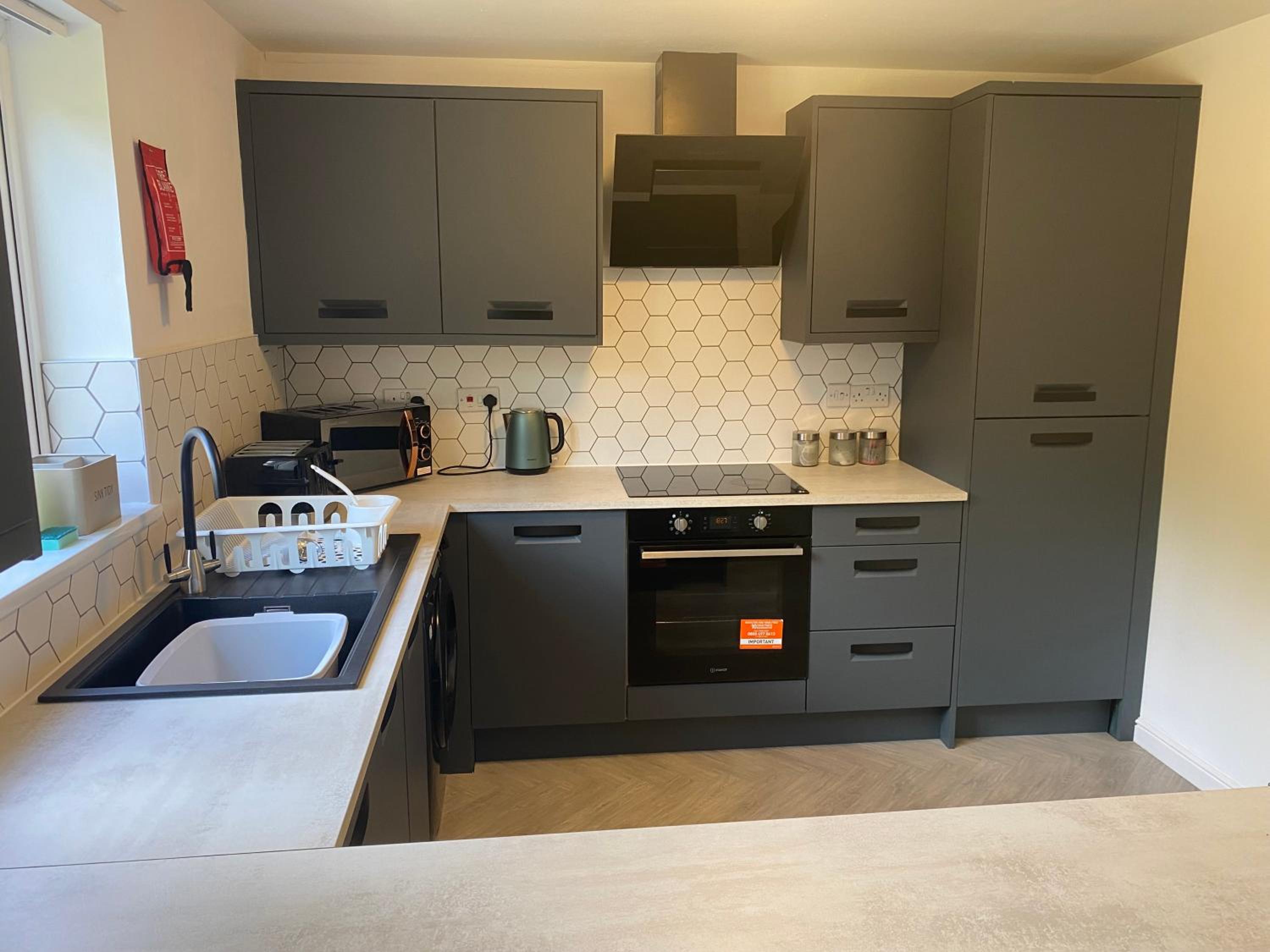 Abbeyfields- 3 bdrm sleeps 5 house with driveway view 4