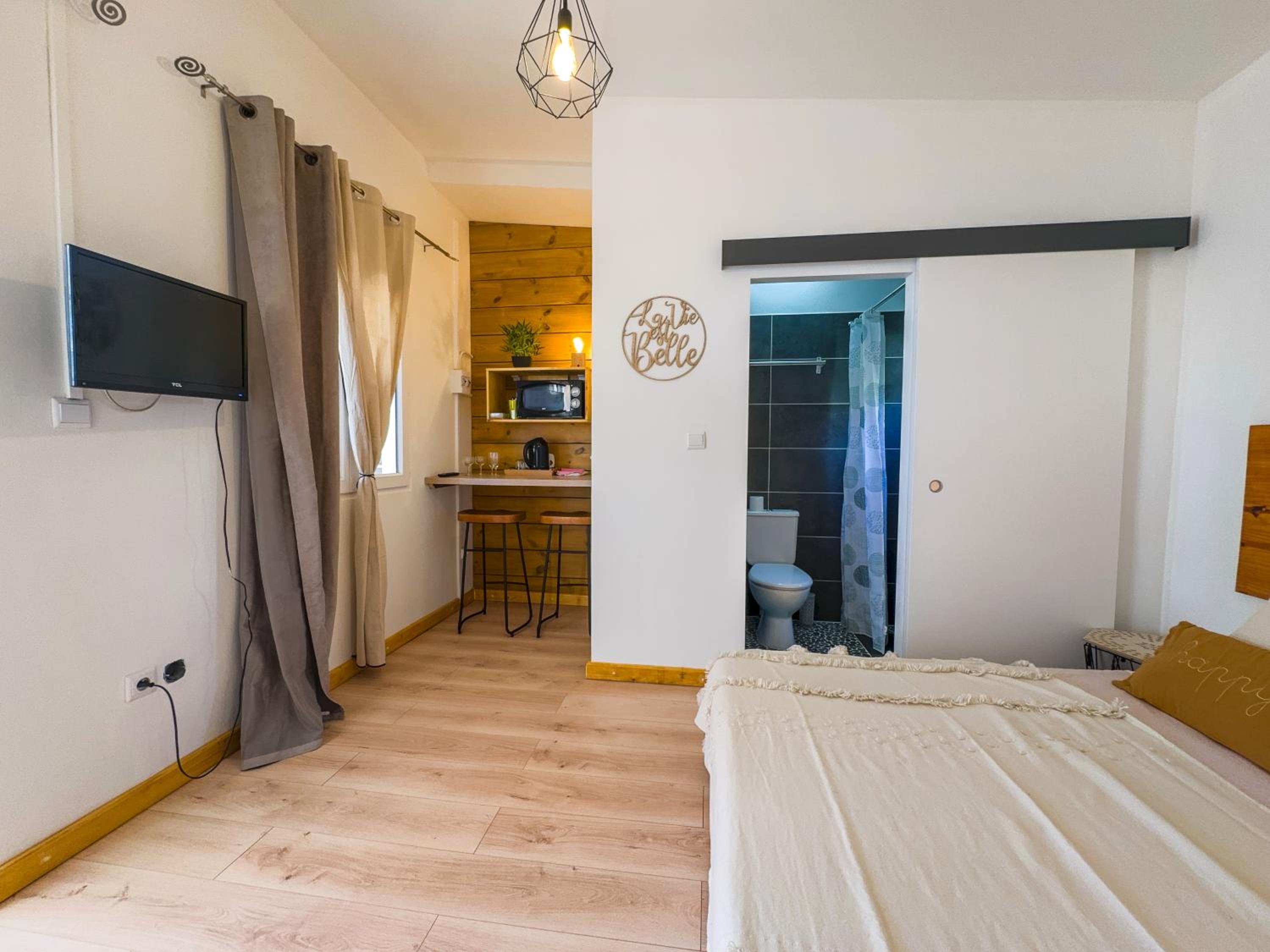 Évasion Nature Lodge - Nature & Sérénité - WiFi Netflix - Proche du Volcan - Cosy - Parking Gratuit