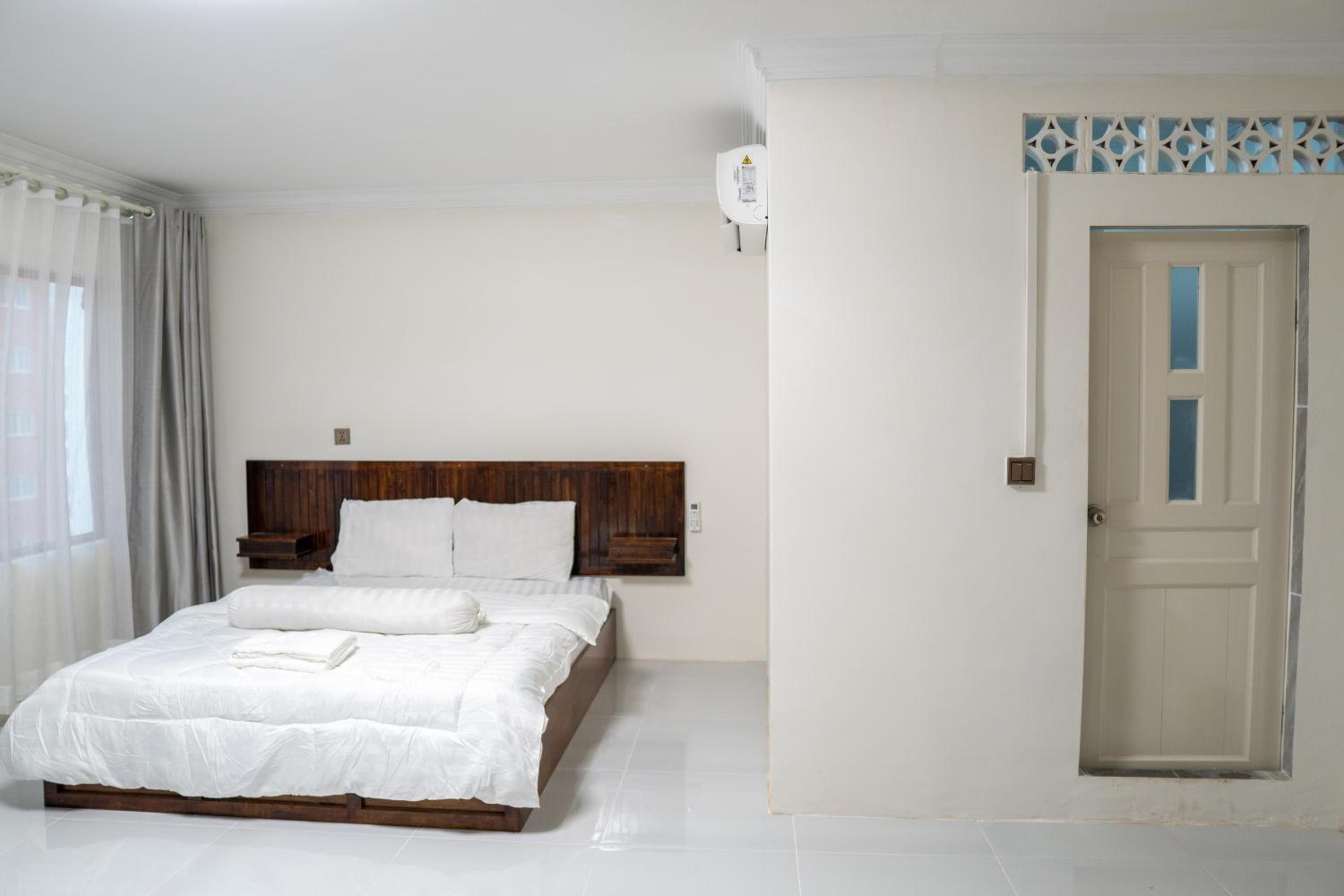 Empire House, Phnom Penh view 5
