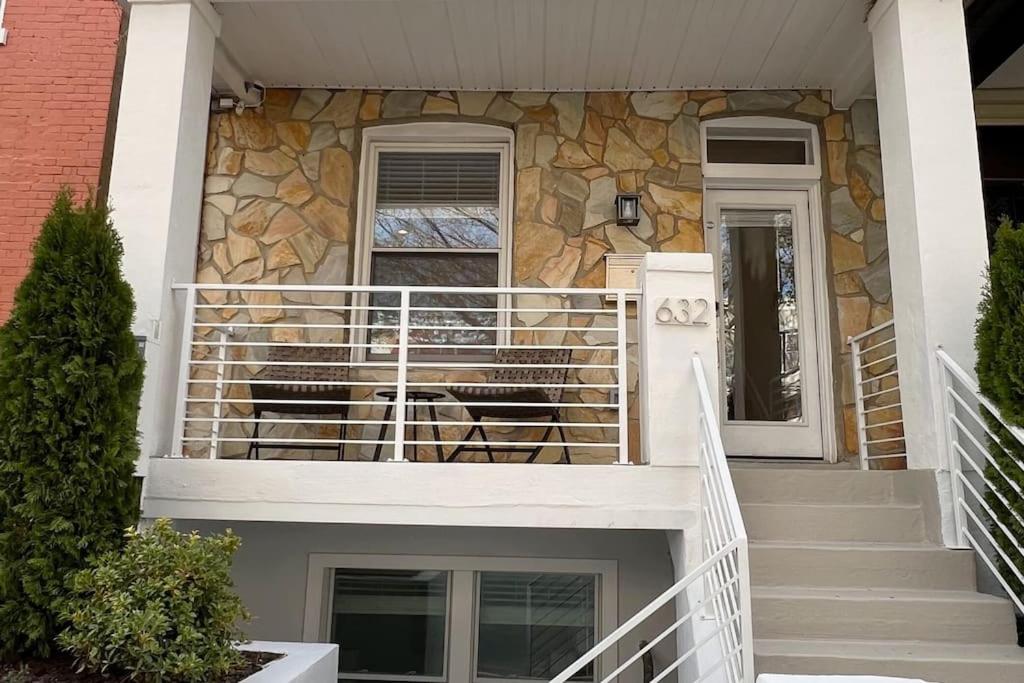 Modern 4BR Columbia Heights Gem Walk 2 Metro & Shops view 2