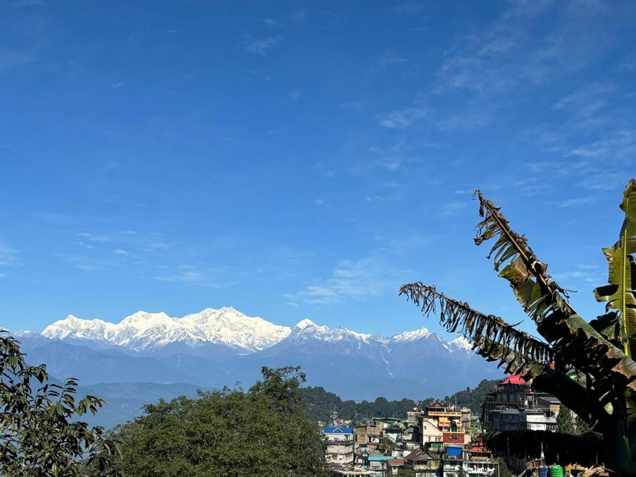 Tamu Homestay Nimki Dara Darjeeling view 2
