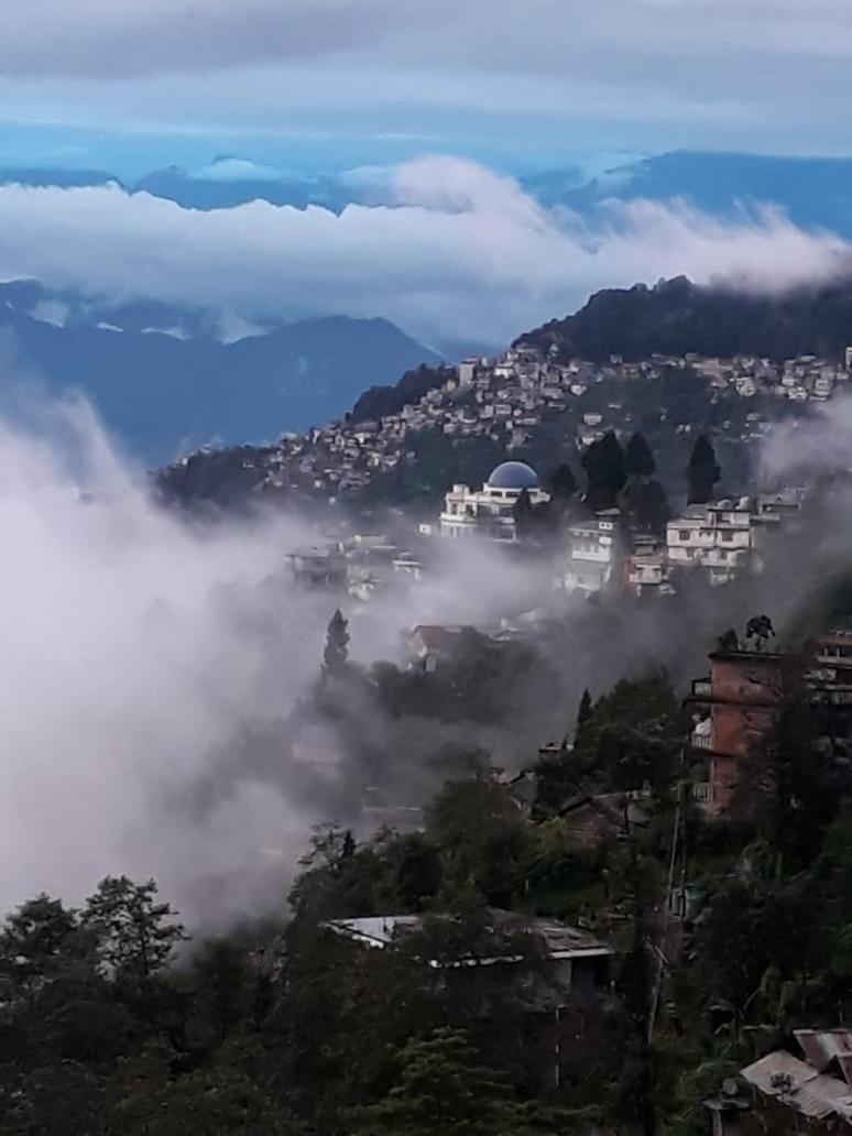Tamu Homestay Nimki Dara Darjeeling view 3