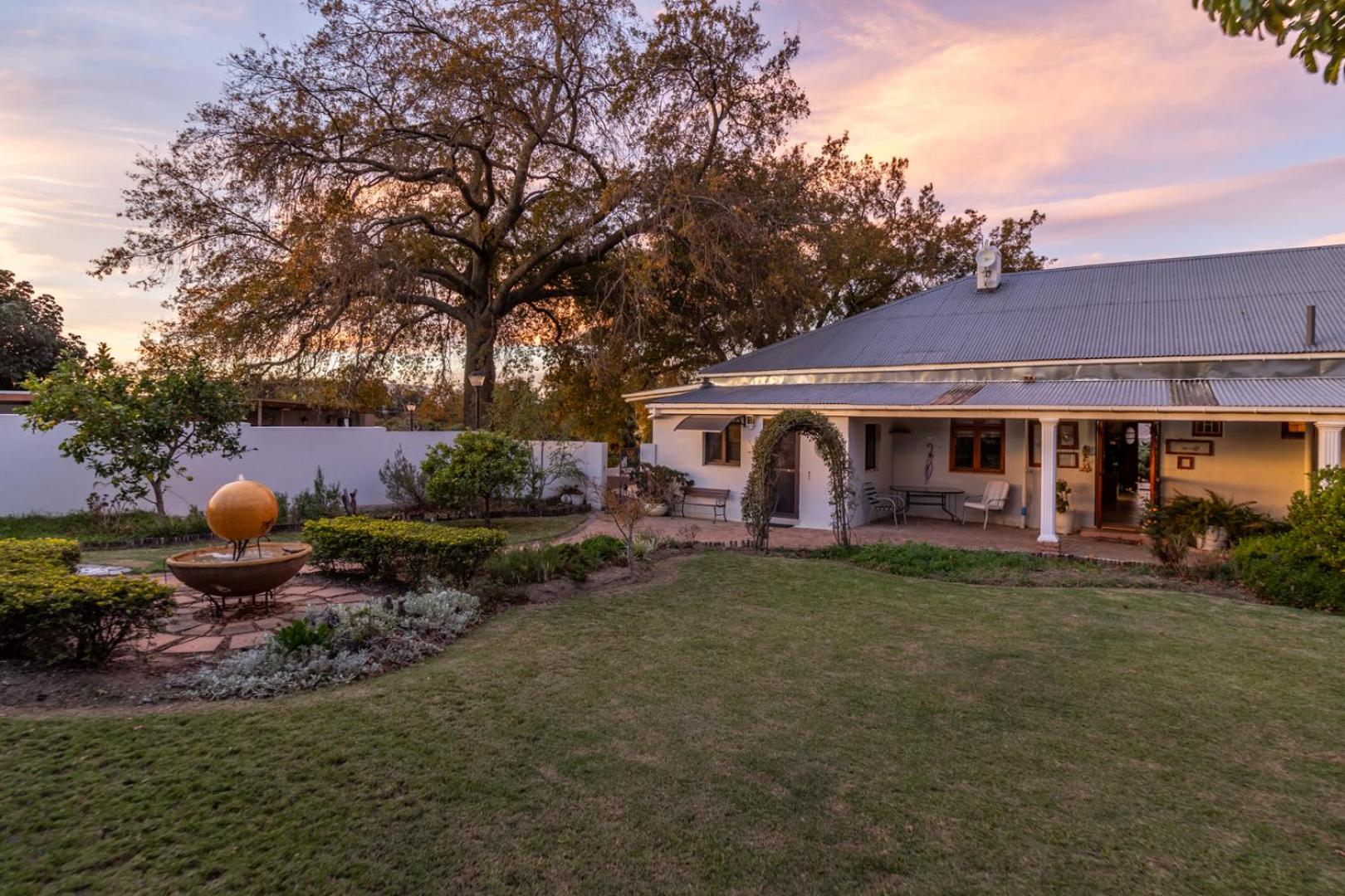 LEO Sky Farm, Franschhoek- 8 Modern Farm Cottages view 4
