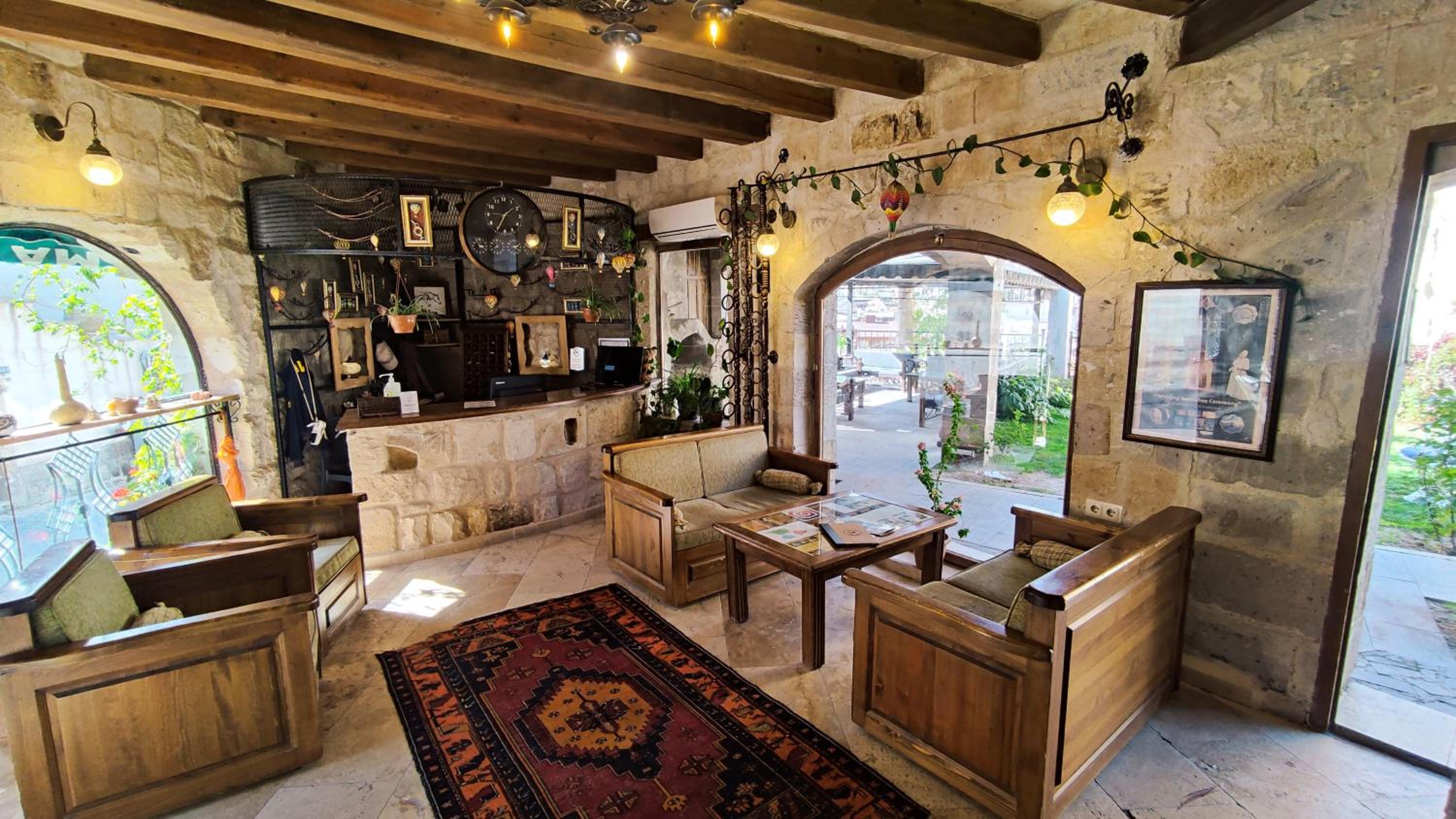 Elegance Cave Suites & Restaurant - Image 37