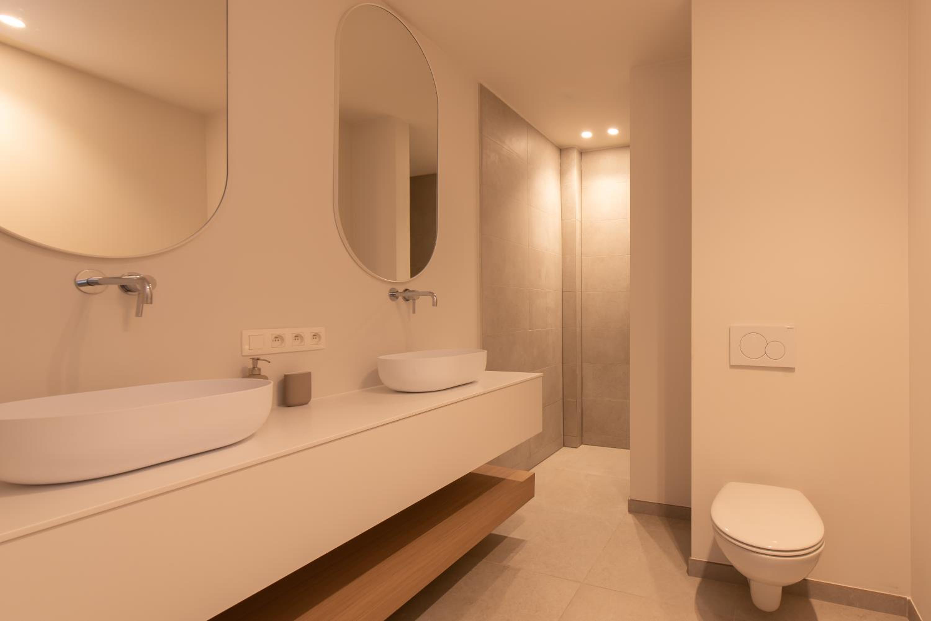 Deluxe 3 bedrooms apartment with Casino view at the beach and free parking