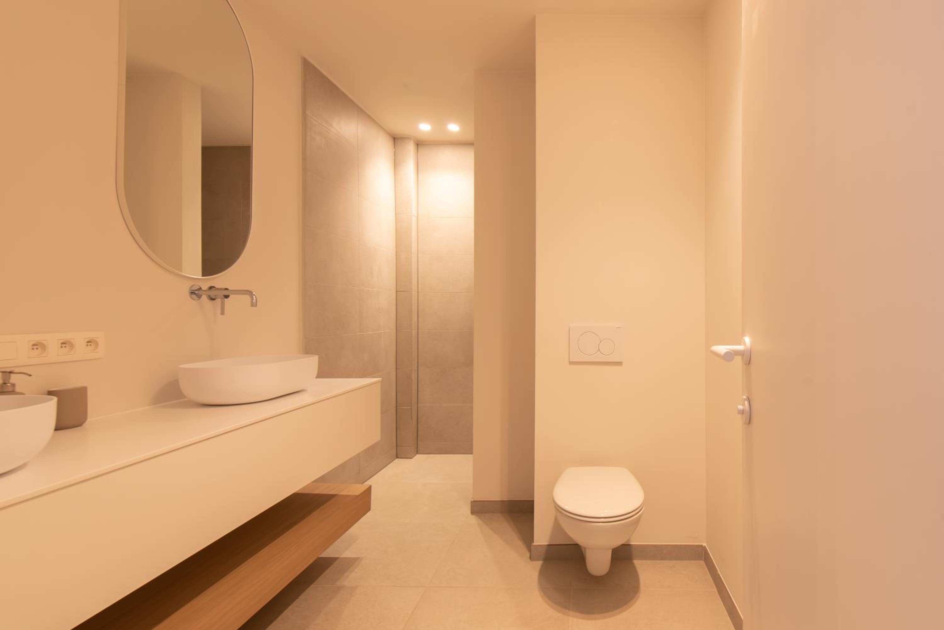 Deluxe 3 bedrooms apartment with Casino view at the beach and free parking