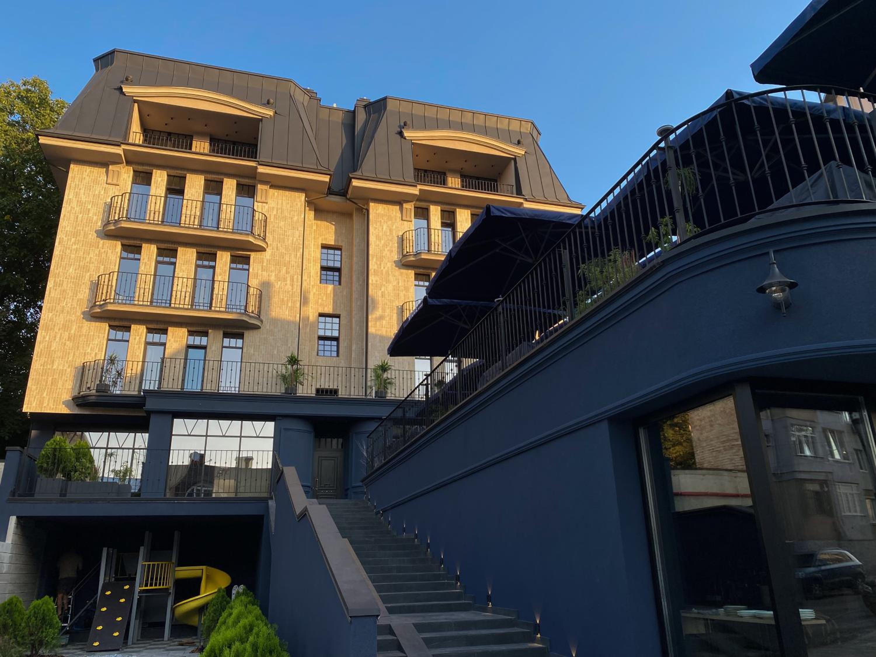 Ridge Apartments