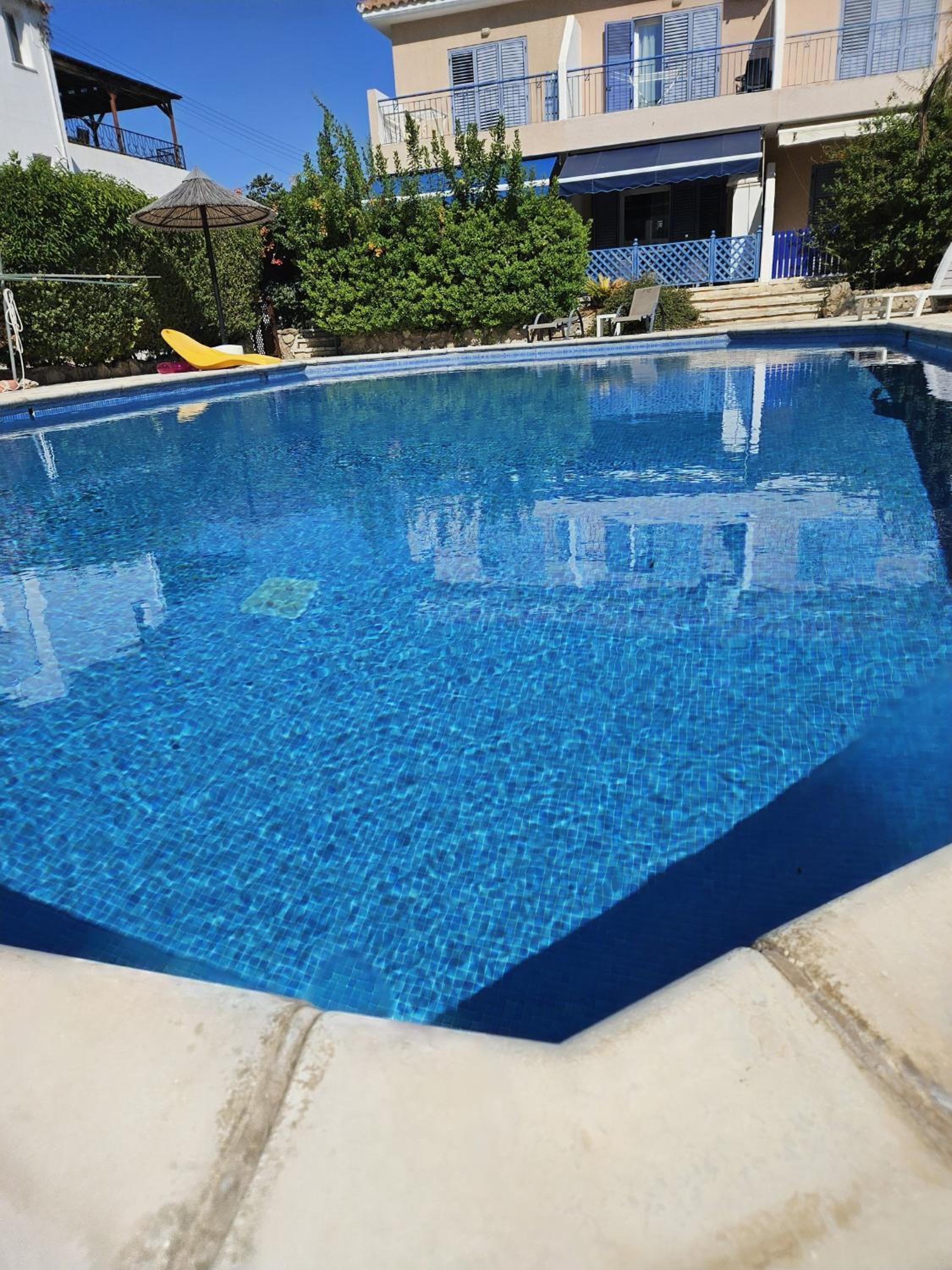 Family-Friendly 2BR Poolside Apartment with Terrace, Universal Area