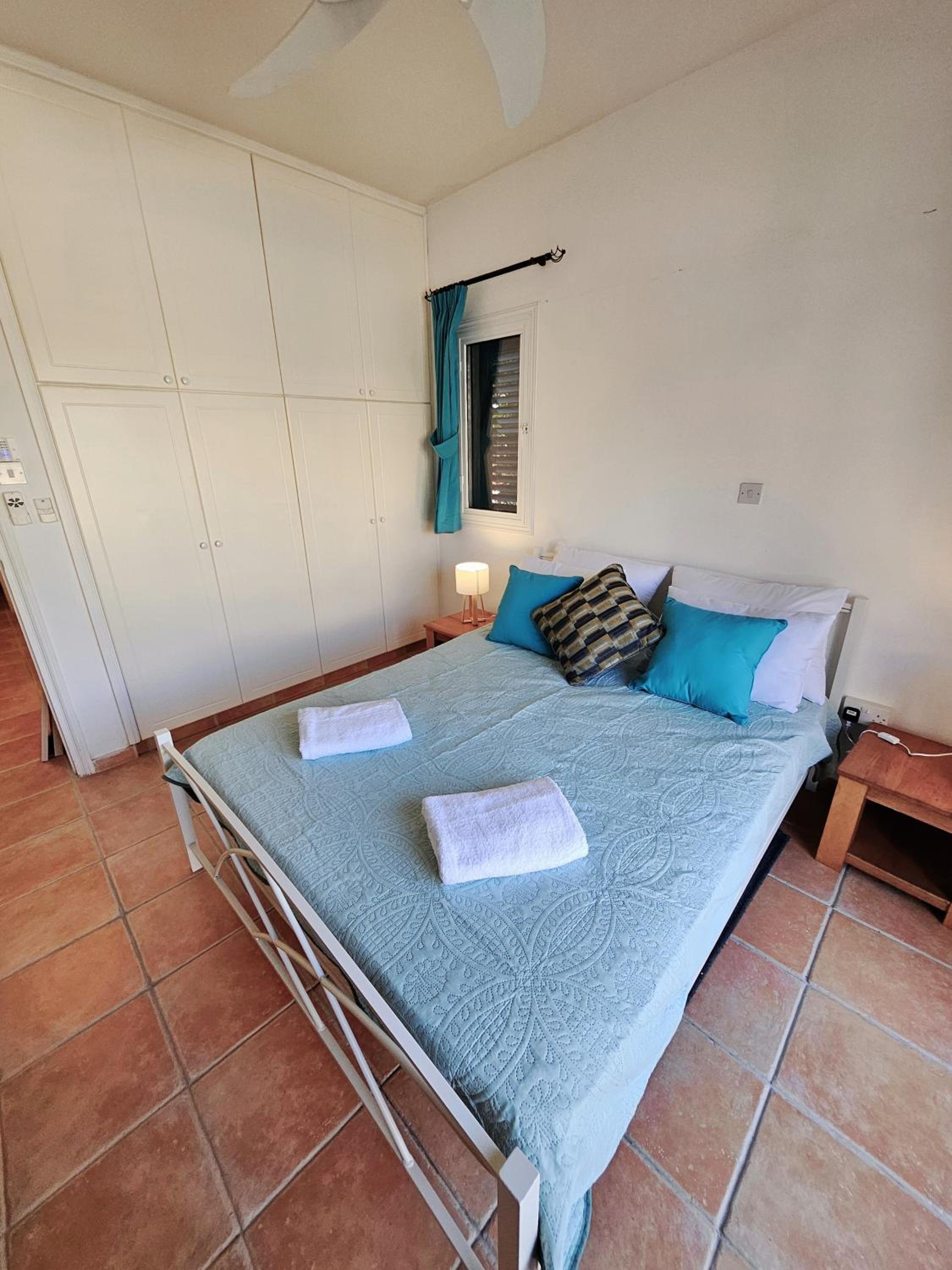 Family-Friendly 2BR Poolside Apartment with Terrace, Universal Area