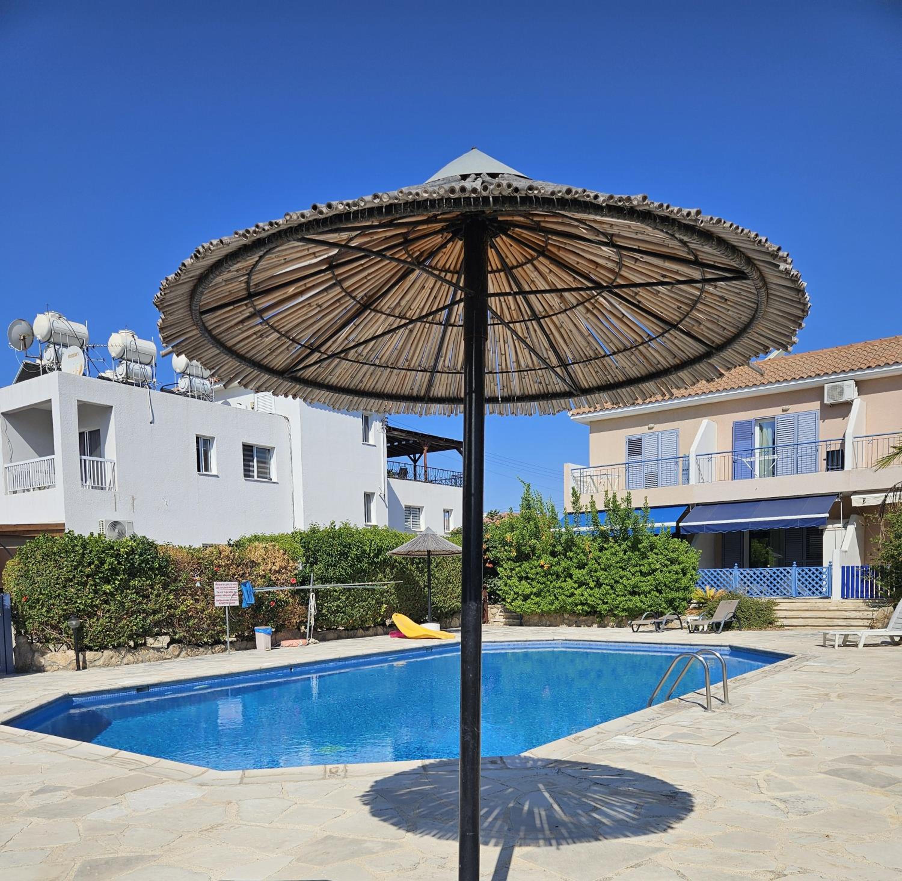 Family-Friendly 2BR Poolside Apartment with Terrace, Universal Area