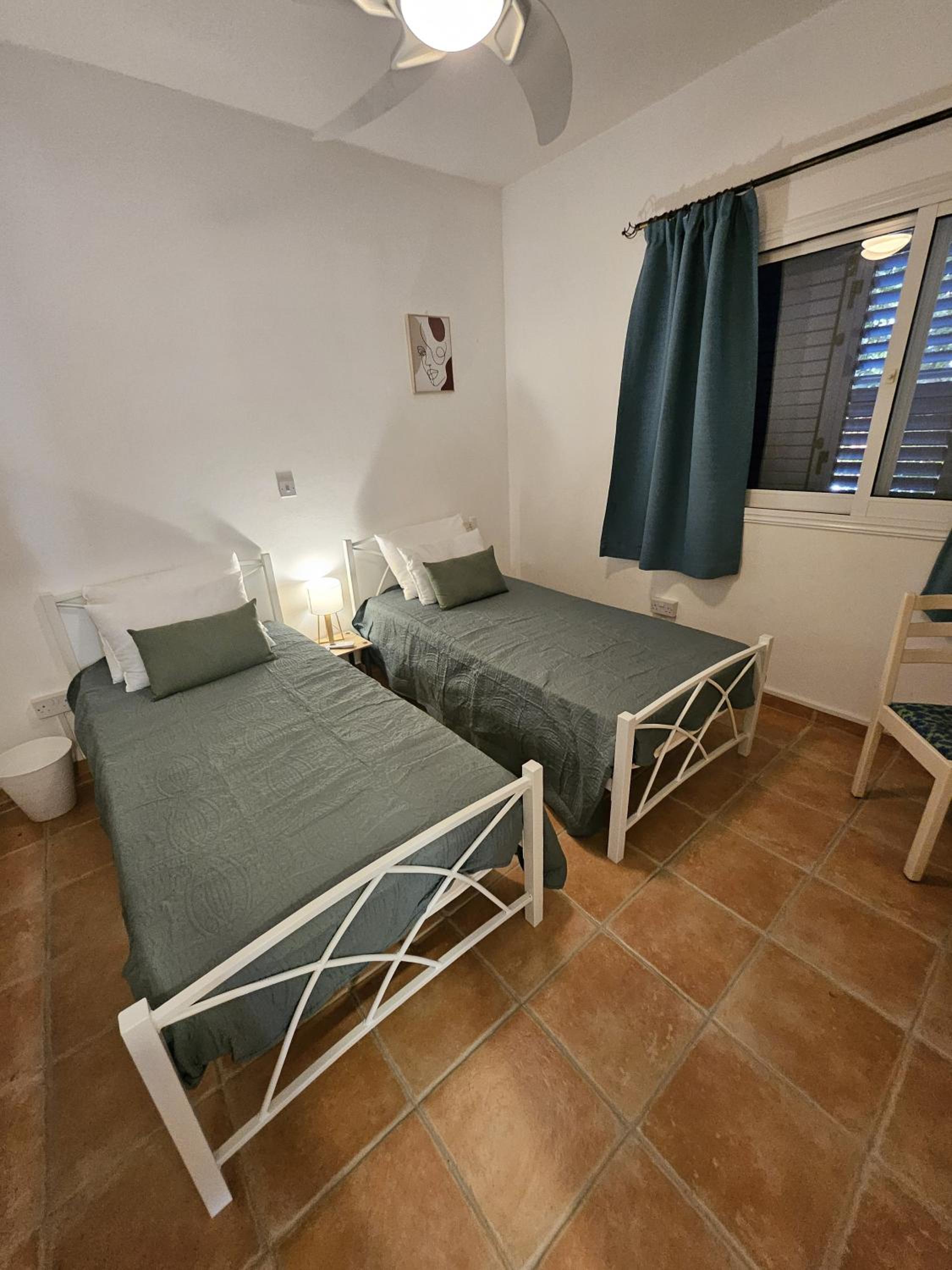 Family-Friendly 2BR Poolside Apartment with Terrace, Universal Area