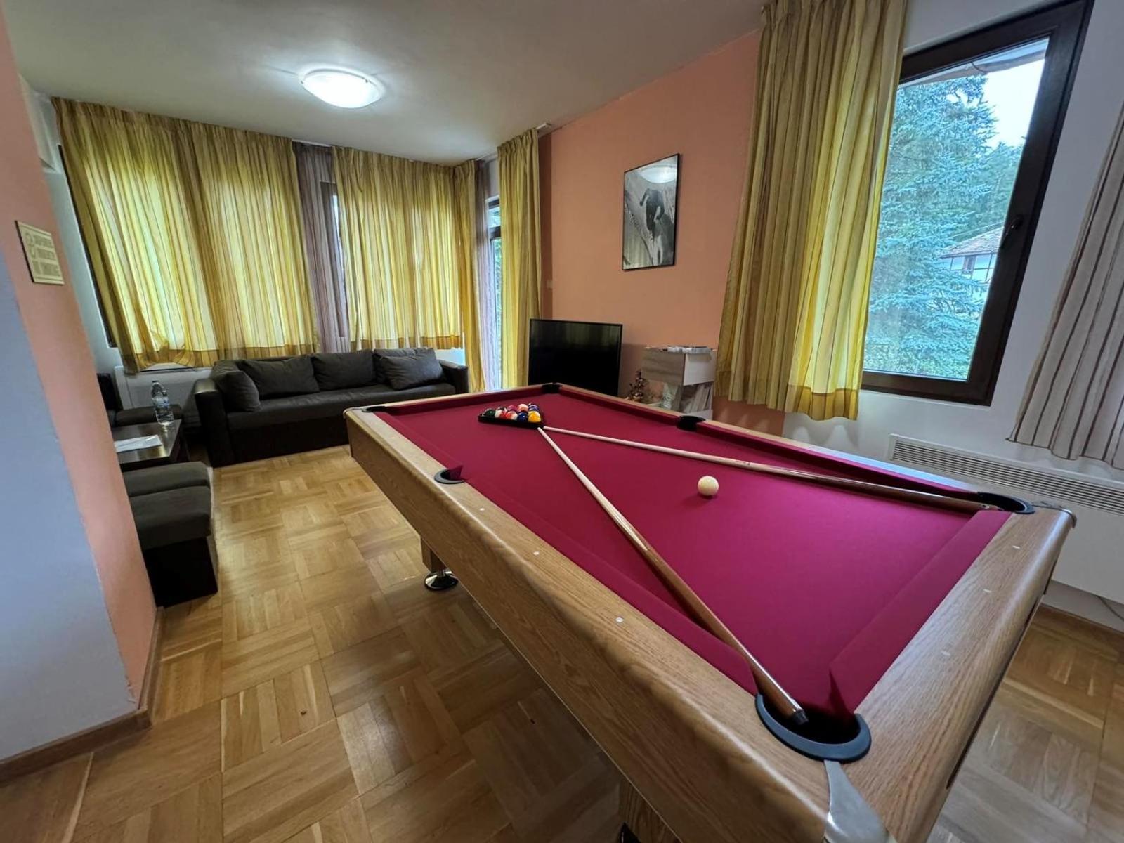 Villa Rila Borovets with Hot Pool, Jacuzzi & Sauna by BookVillaBG