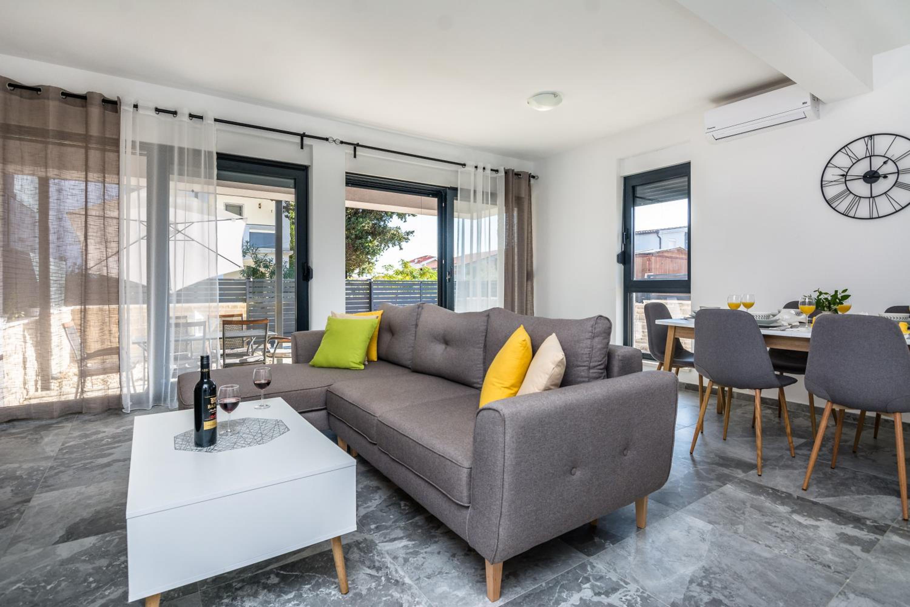 Ferienhaus Genster - Holiday Home Mirna Vir Kroatien