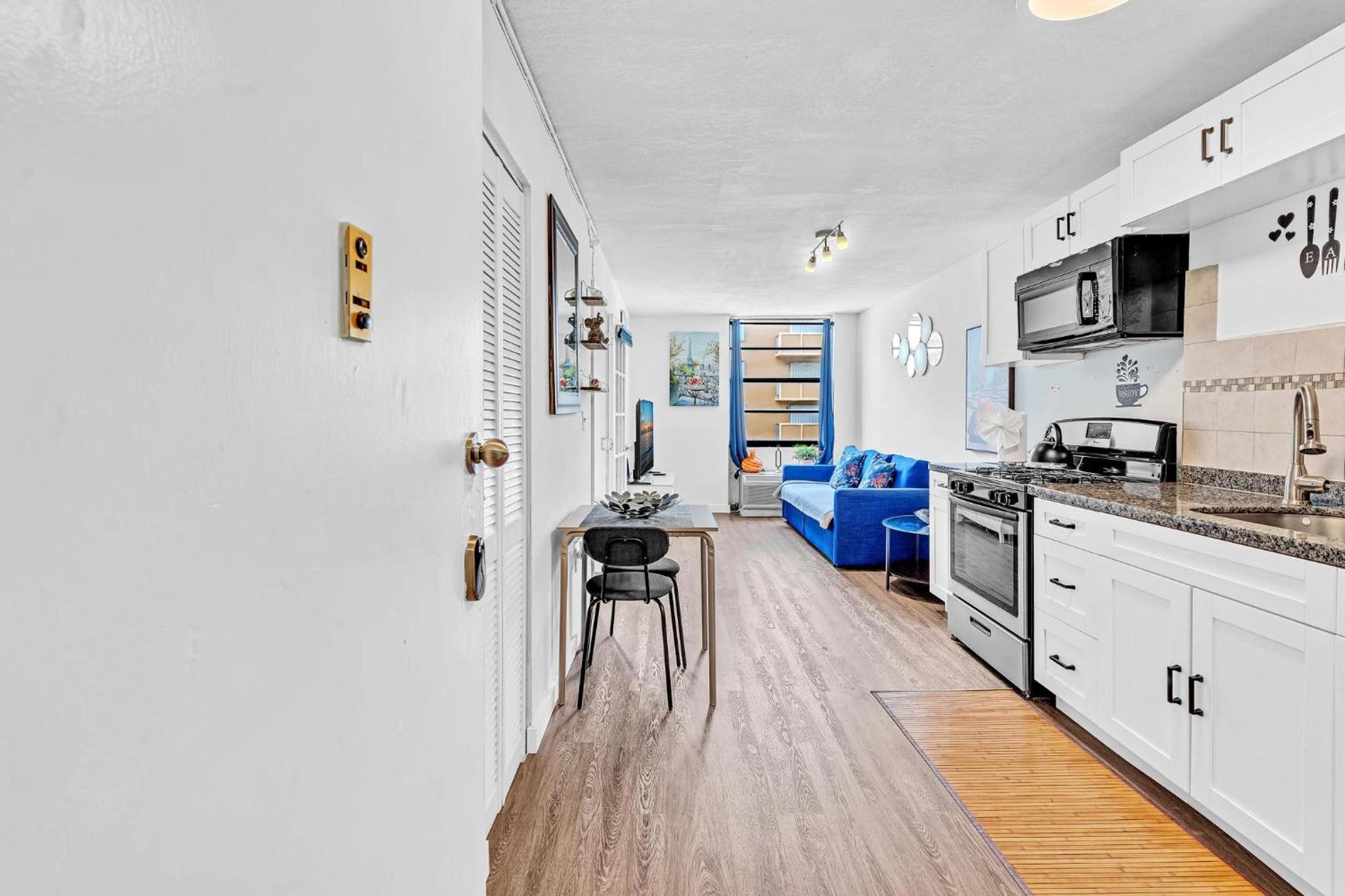 1 bedroom in the BEST location in South Beach !