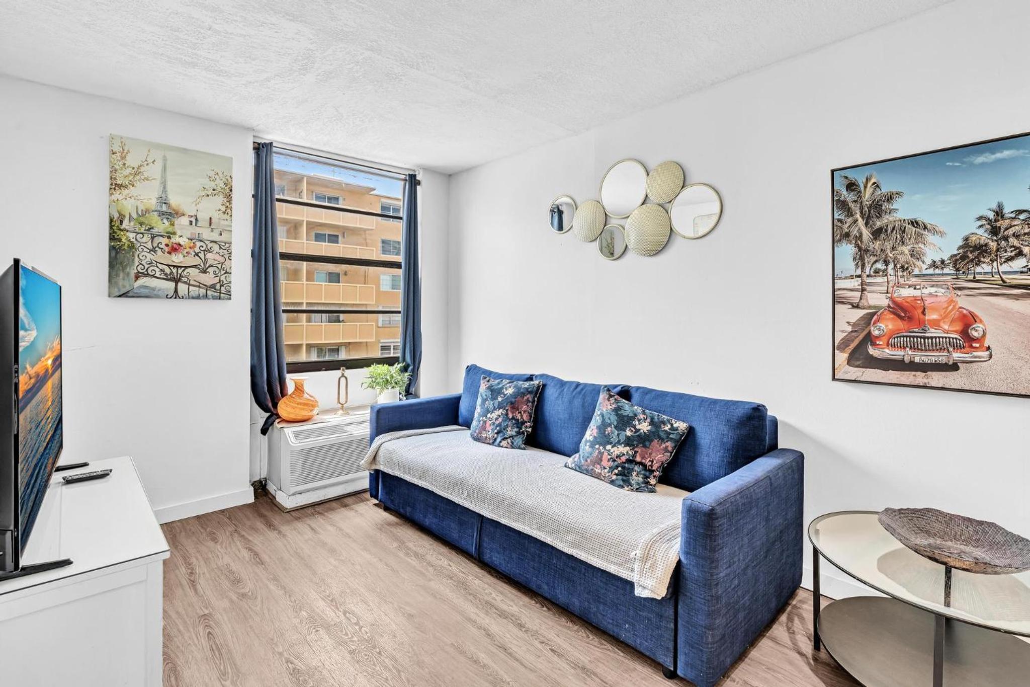 1 bedroom in the BEST location in South Beach !