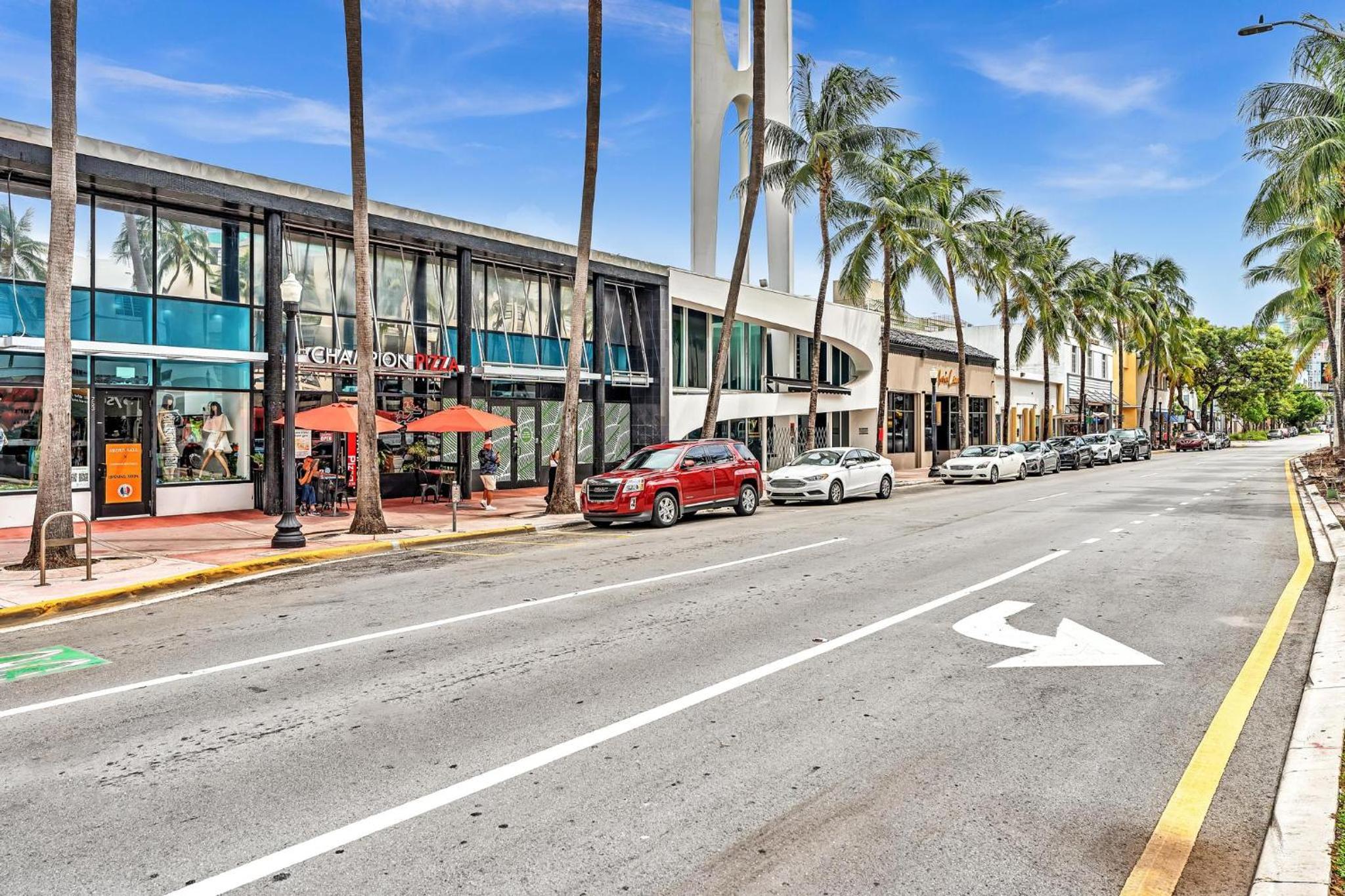 1 bedroom in the BEST location in South Beach !