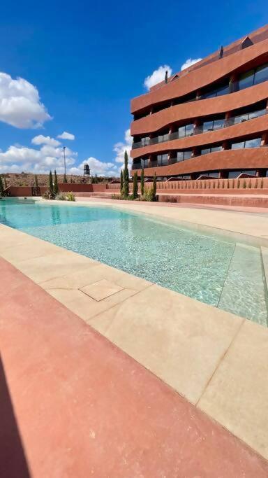 Piscina Chic con gran Terraza