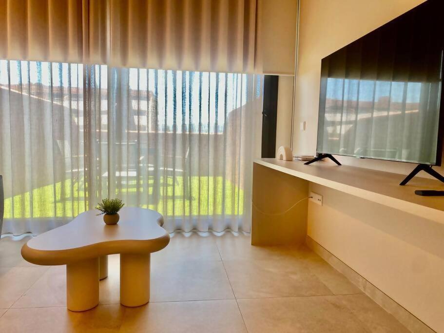 Piscina Chic con gran Terraza