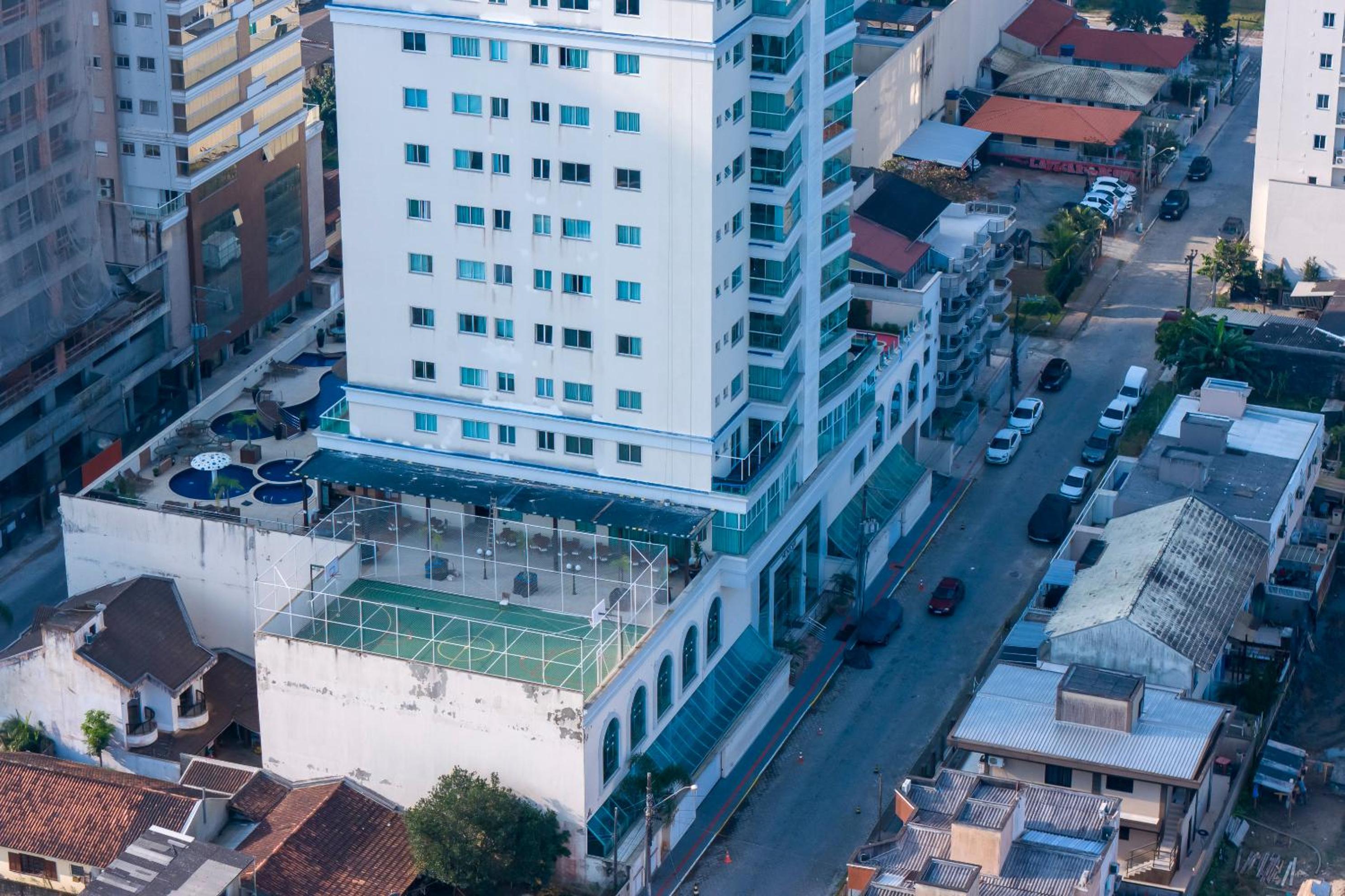 Apto moderno próximo a praia de Itapema PQ6542