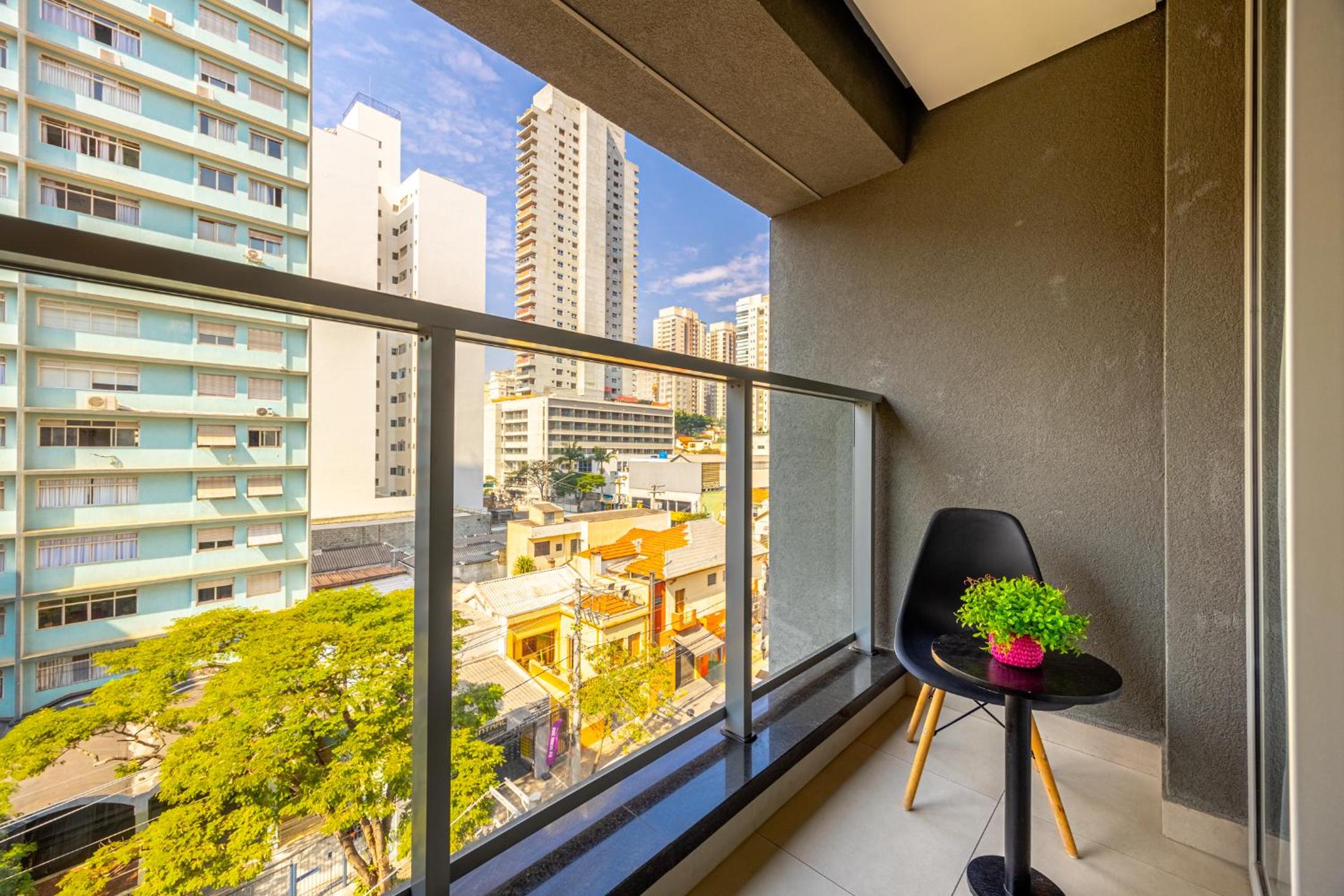 Easy Star - Belo studio com varanda em Perdizes - KW01I