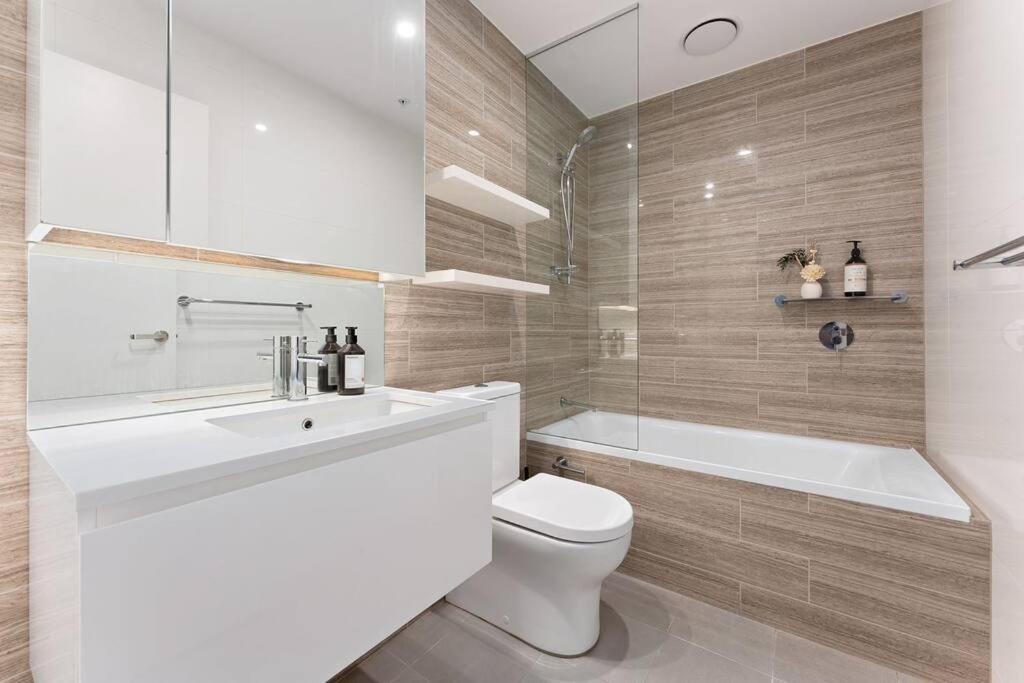 Lakeview Luxury 3Bedrooms Apt Wolli Creek close to Airport CBD