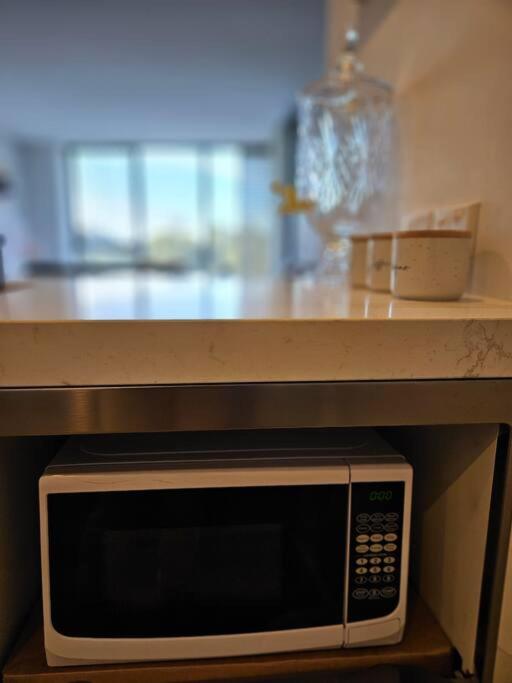 Lakeview Luxury 3Bedrooms Apt Wolli Creek close to Airport CBD