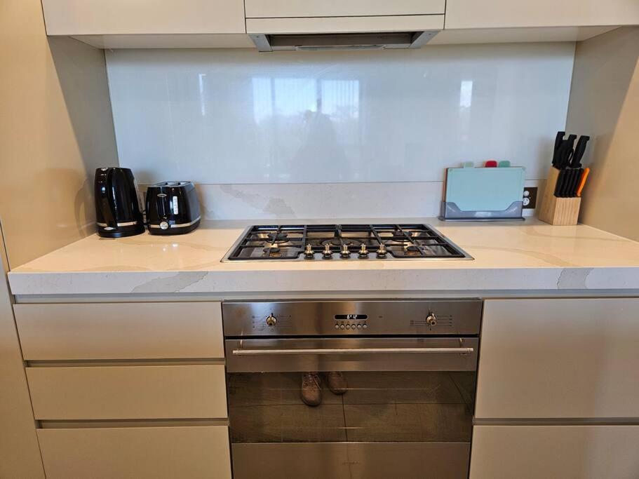 Lakeview Luxury 3Bedrooms Apt Wolli Creek close to Airport CBD