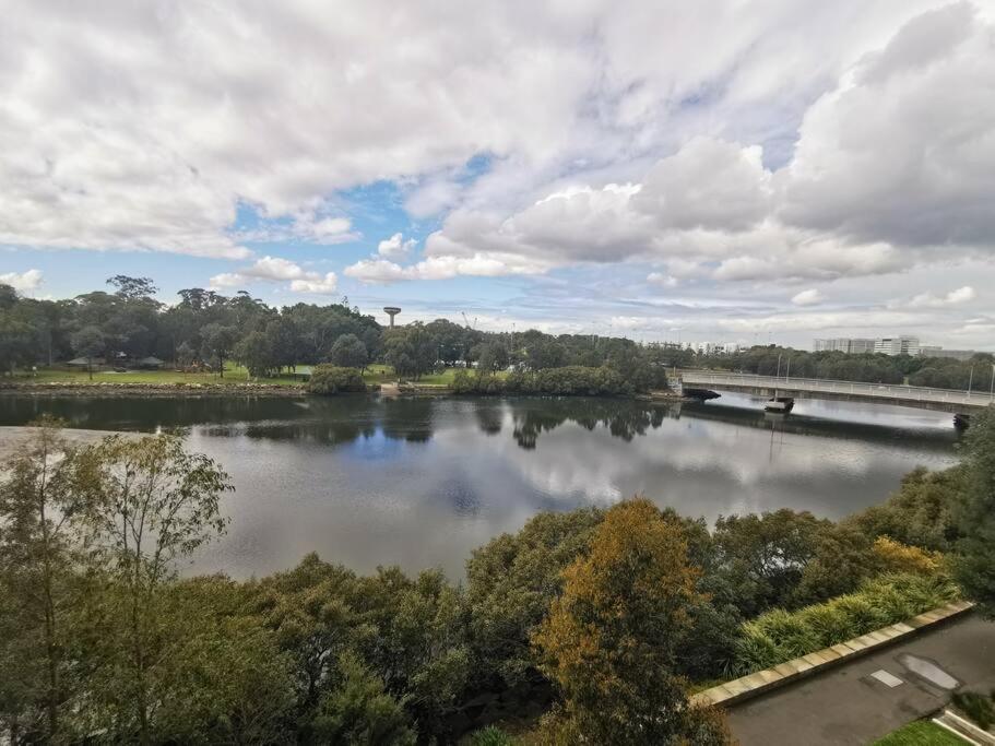 Lakeview Luxury 3Bedrooms Apt Wolli Creek close to Airport CBD