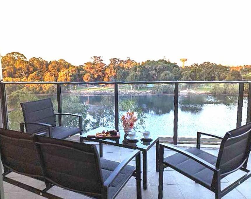 Lakeview Luxury 3Bedrooms Apt Wolli Creek close to Airport CBD