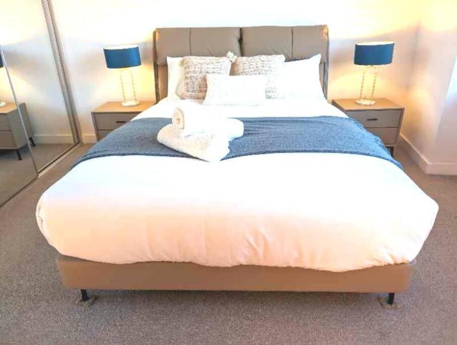 Lakeview Luxury 3Bedrooms Apt Wolli Creek close to Airport CBD
