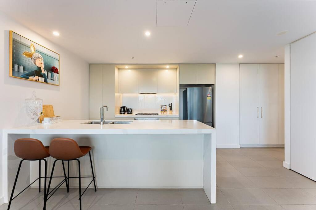 Lakeview Luxury 3Bedrooms Apt Wolli Creek close to Airport CBD