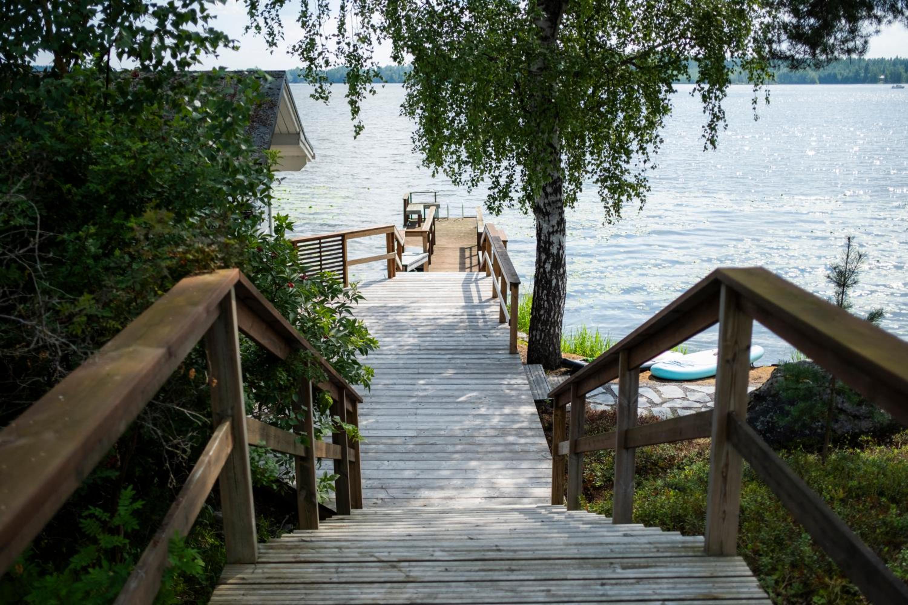 Villa Nurmenhelmi järven rannalla