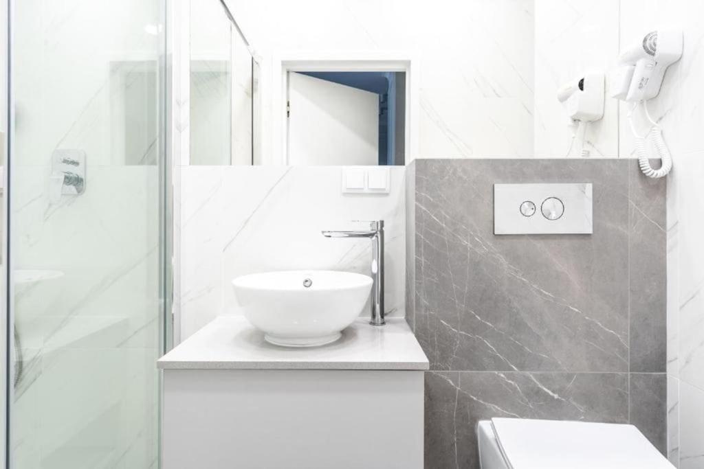 Golden Skyline Suites - Mennica Residence - Panoramic City View