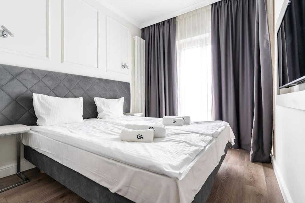 Golden Skyline Suites - Mennica Residence - Panoramic City View