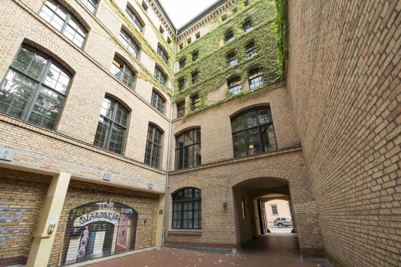 Homely Berlin - Central, Spacious, Rosenthaler Platz I Cafe