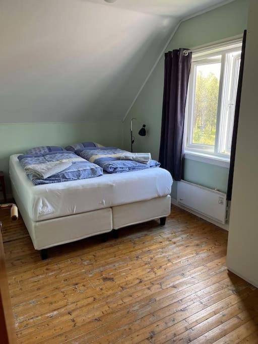 Nydelig småbruk med hus og fjøs og badstu view 4