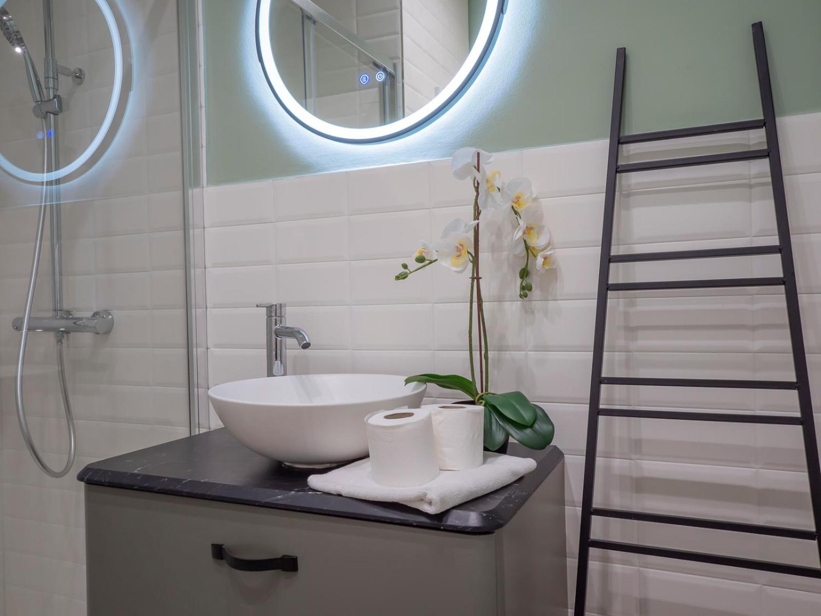 Youhosty - Modern Portello Apartment