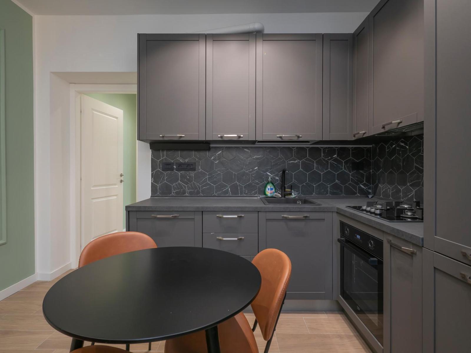 Youhosty - Modern Portello Apartment