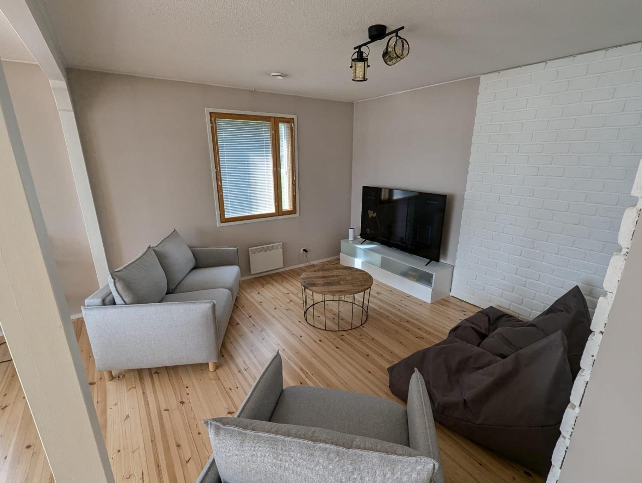 Villa Nurmenhelmi järven rannalla
