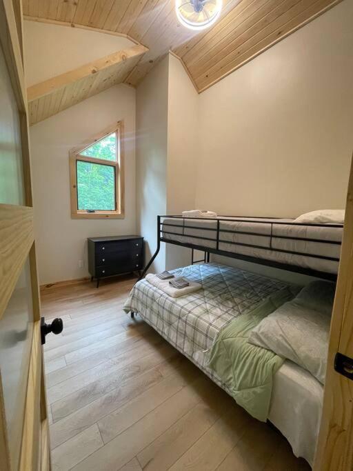 Cozy Log Cabin with Lake Access