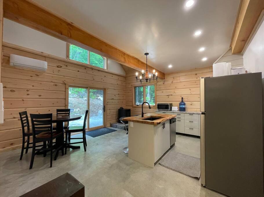 Cozy Log Cabin with Lake Access