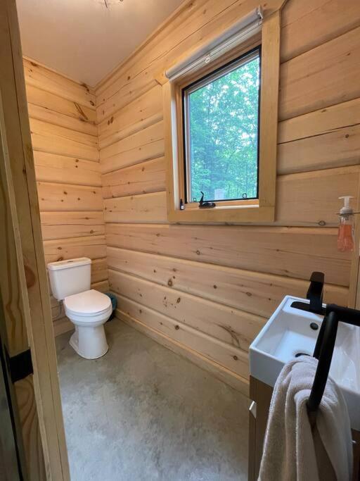 Cozy Log Cabin with Lake Access